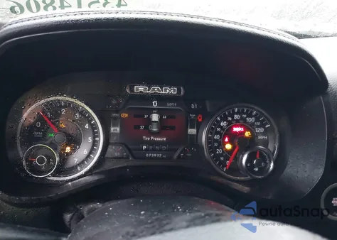 2019 Ram 1500 Laramie 4X4 5'7 Box z USA, uszkodzony, nr VIN 1C6SRFJT7KN517545